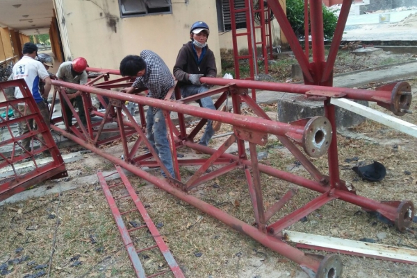 Di dời cột anten tự đứng cao 54m - Quân Đoàn 4 