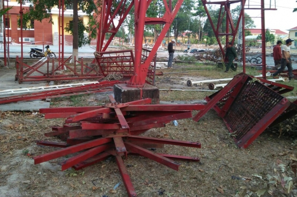 Di dời cột anten tự đứng cao 54m - Quân Đoàn 4 