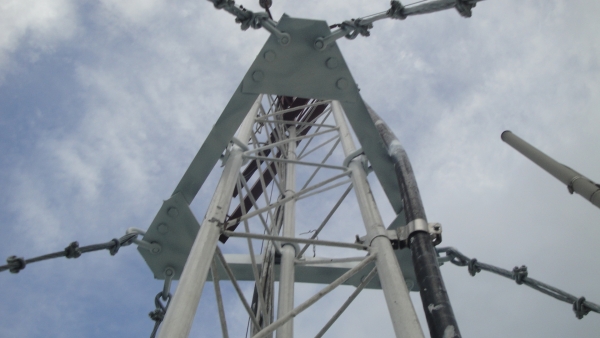 Gia cố trụ anten dây co mặt đất & mái nhà - Dự án: Mega Vietnamobile Project 