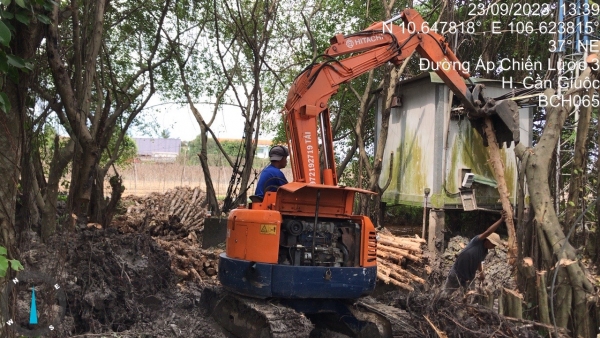 Thay thế anten dây co trạm BCH065M