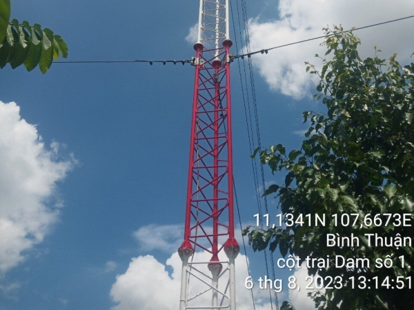 Di dời trụ dây neo trụ tiếp sóng vô tuyến Công An huyện Hàm Tân